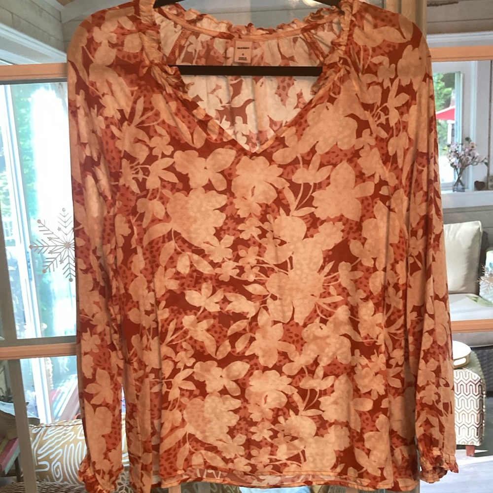 Blouse-NWT.  Sweet ruffled long sleeve, Old Navy. Lightweight and versatile